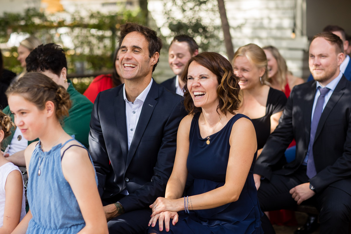 Hochzeitsgäste bei der Hochzeit in Strandperle Düsseldorf