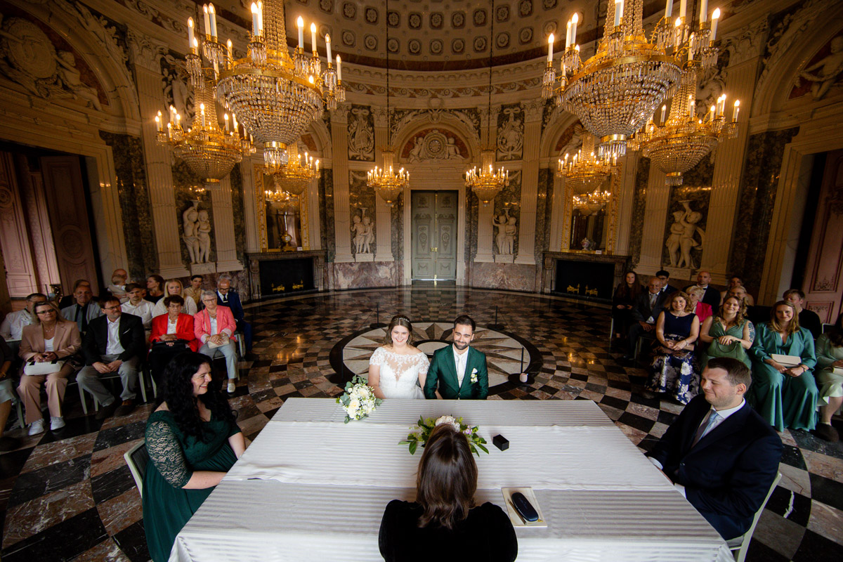 Standesamtliche Hochzeit im Schloss Benrath begleitet von einem Profi Hochzeitsfotograf